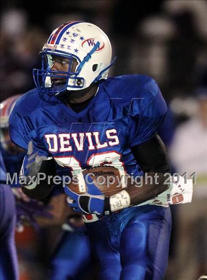 Thumbnail 2 in West Memphis vs. Fayetteville (AAA 7A Quarterfinal) photogallery.
