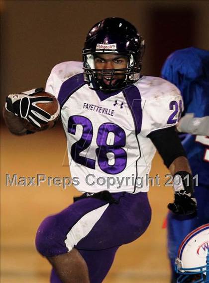 Thumbnail 2 in West Memphis vs. Fayetteville (AAA 7A Quarterfinal) photogallery.