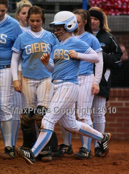 Thumbnail 3 in Gibbs vs Farragut photogallery.