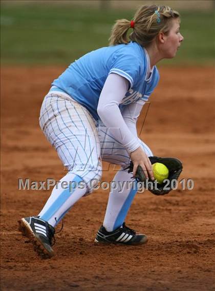 Thumbnail 1 in Gibbs vs Farragut photogallery.