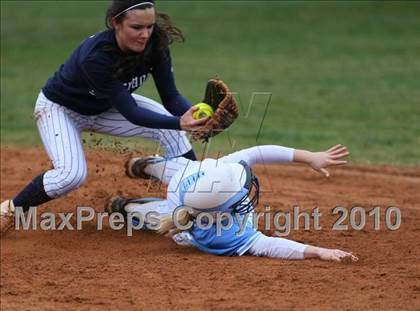 Thumbnail 1 in Gibbs vs Farragut photogallery.