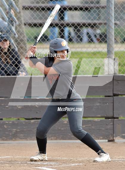 Thumbnail 1 in Roseville vs. Oakmont (Stephanie LeDoux Tournament) photogallery.