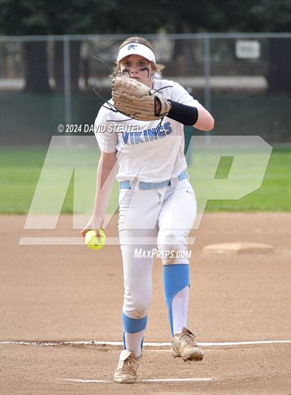 Thumbnail 1 in Roseville vs. Oakmont (Stephanie LeDoux Tournament) photogallery.