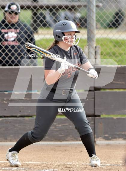 Thumbnail 2 in Roseville vs. Oakmont (Stephanie LeDoux Tournament) photogallery.