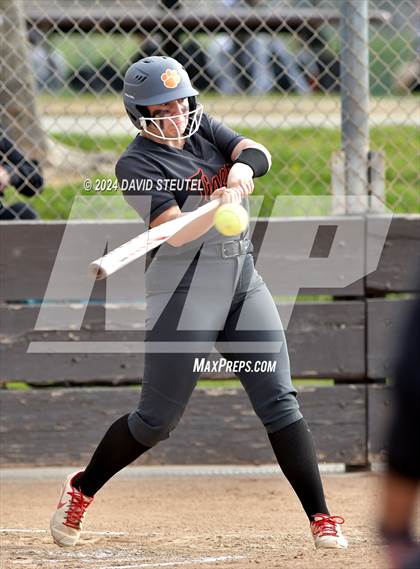 Thumbnail 3 in Roseville vs. Oakmont (Stephanie LeDoux Tournament) photogallery.