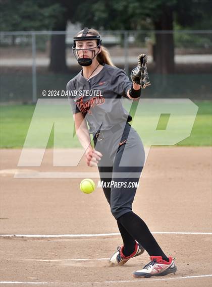 Thumbnail 3 in Roseville vs. Oakmont (Stephanie LeDoux Tournament) photogallery.
