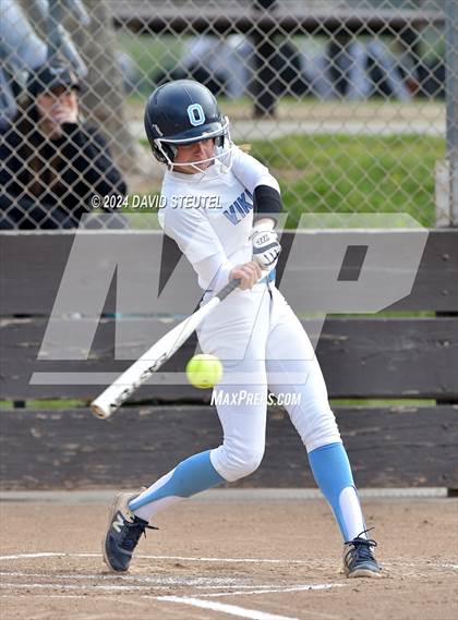 Thumbnail 2 in Roseville vs. Oakmont (Stephanie LeDoux Tournament) photogallery.