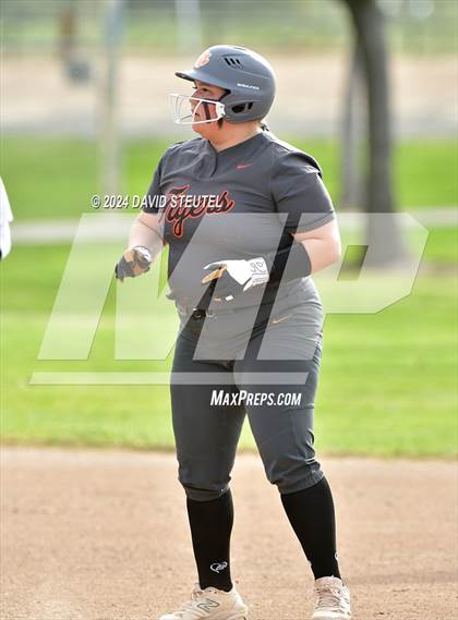 Thumbnail 2 in Roseville vs. Oakmont (Stephanie LeDoux Tournament) photogallery.