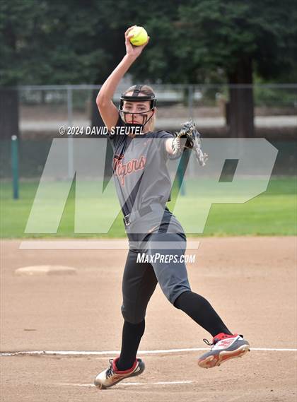 Thumbnail 2 in Roseville vs. Oakmont (Stephanie LeDoux Tournament) photogallery.