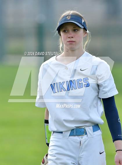 Thumbnail 2 in Roseville vs. Oakmont (Stephanie LeDoux Tournament) photogallery.