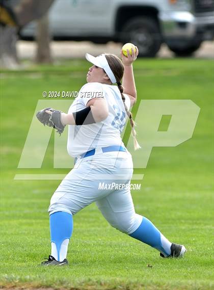 Thumbnail 1 in Roseville vs. Oakmont (Stephanie LeDoux Tournament) photogallery.