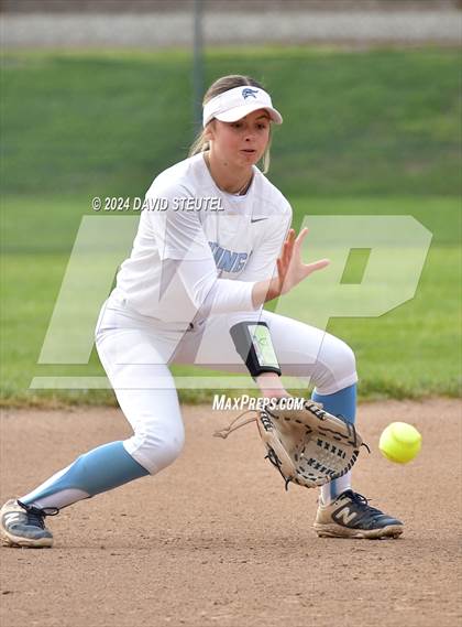 Thumbnail 3 in Roseville vs. Oakmont (Stephanie LeDoux Tournament) photogallery.