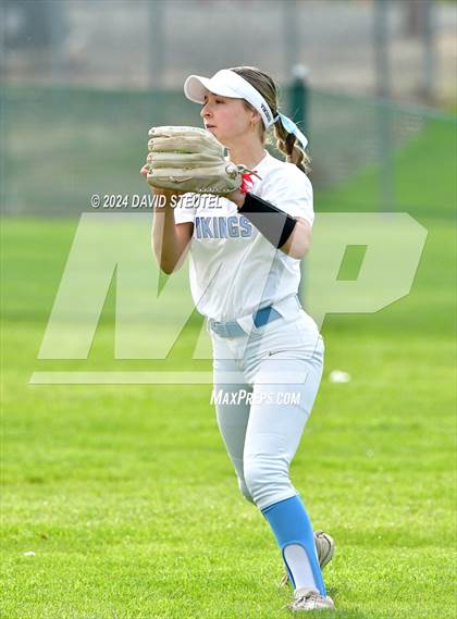 Thumbnail 2 in Roseville vs. Oakmont (Stephanie LeDoux Tournament) photogallery.