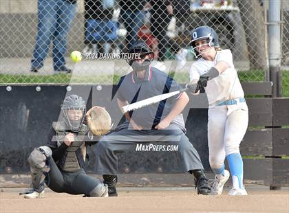 Thumbnail 2 in Roseville vs. Oakmont (Stephanie LeDoux Tournament) photogallery.