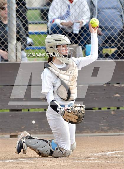 Thumbnail 1 in Roseville vs. Oakmont (Stephanie LeDoux Tournament) photogallery.
