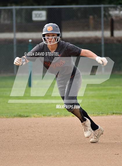 Thumbnail 1 in Roseville vs. Oakmont (Stephanie LeDoux Tournament) photogallery.
