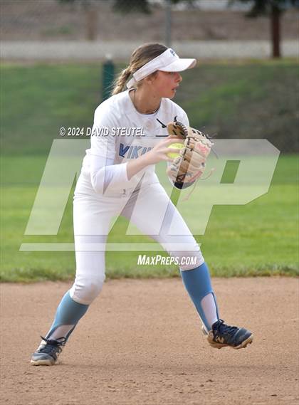 Thumbnail 1 in Roseville vs. Oakmont (Stephanie LeDoux Tournament) photogallery.