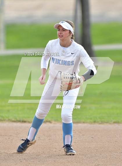 Thumbnail 2 in Roseville vs. Oakmont (Stephanie LeDoux Tournament) photogallery.