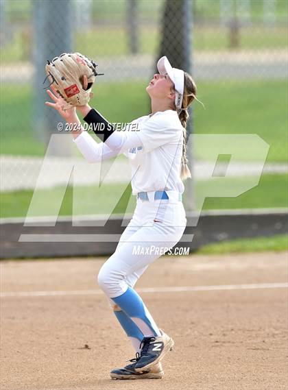 Thumbnail 1 in Roseville vs. Oakmont (Stephanie LeDoux Tournament) photogallery.