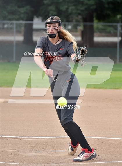 Thumbnail 2 in Roseville vs. Oakmont (Stephanie LeDoux Tournament) photogallery.
