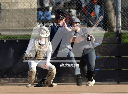Thumbnail 1 in Roseville vs. Oakmont (Stephanie LeDoux Tournament) photogallery.