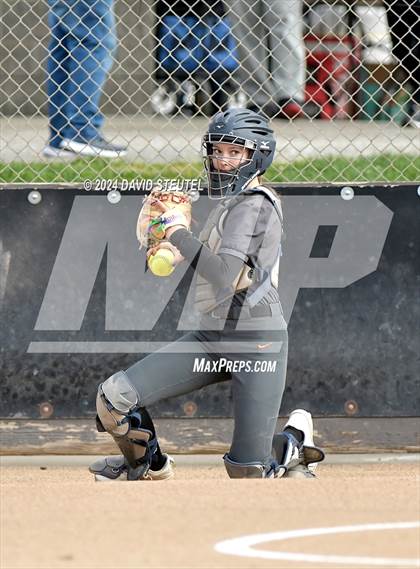 Thumbnail 2 in Roseville vs. Oakmont (Stephanie LeDoux Tournament) photogallery.
