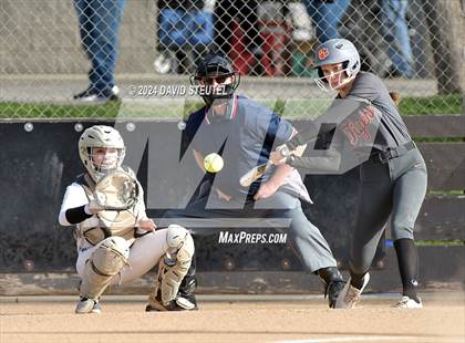Thumbnail 3 in Roseville vs. Oakmont (Stephanie LeDoux Tournament) photogallery.