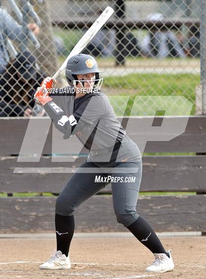 Thumbnail 3 in Roseville vs. Oakmont (Stephanie LeDoux Tournament) photogallery.