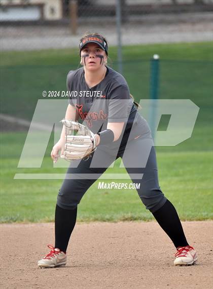 Thumbnail 3 in Roseville vs. Oakmont (Stephanie LeDoux Tournament) photogallery.