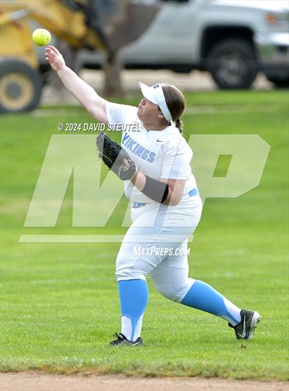 Thumbnail 2 in Roseville vs. Oakmont (Stephanie LeDoux Tournament) photogallery.