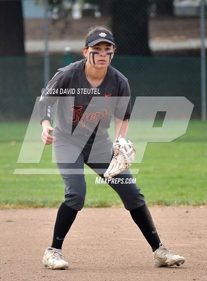 Thumbnail 3 in Roseville vs. Oakmont (Stephanie LeDoux Tournament) photogallery.