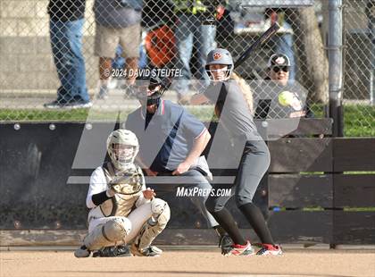Thumbnail 1 in Roseville vs. Oakmont (Stephanie LeDoux Tournament) photogallery.