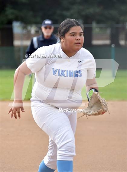 Thumbnail 1 in Roseville vs. Oakmont (Stephanie LeDoux Tournament) photogallery.