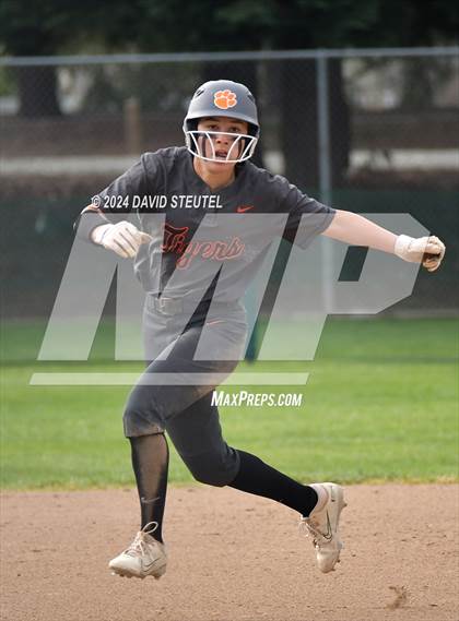 Thumbnail 2 in Roseville vs. Oakmont (Stephanie LeDoux Tournament) photogallery.