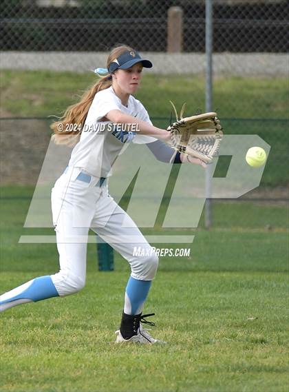 Thumbnail 2 in Roseville vs. Oakmont (Stephanie LeDoux Tournament) photogallery.