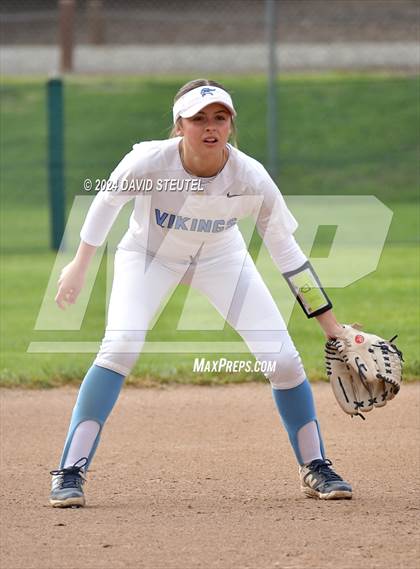 Thumbnail 2 in Roseville vs. Oakmont (Stephanie LeDoux Tournament) photogallery.