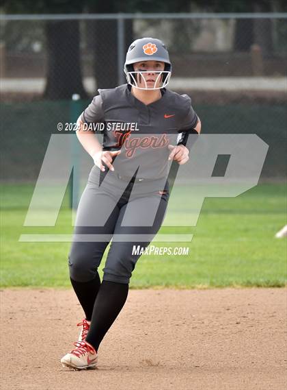 Thumbnail 2 in Roseville vs. Oakmont (Stephanie LeDoux Tournament) photogallery.