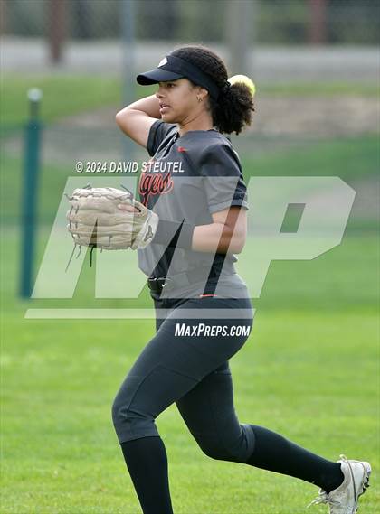 Thumbnail 1 in Roseville vs. Oakmont (Stephanie LeDoux Tournament) photogallery.