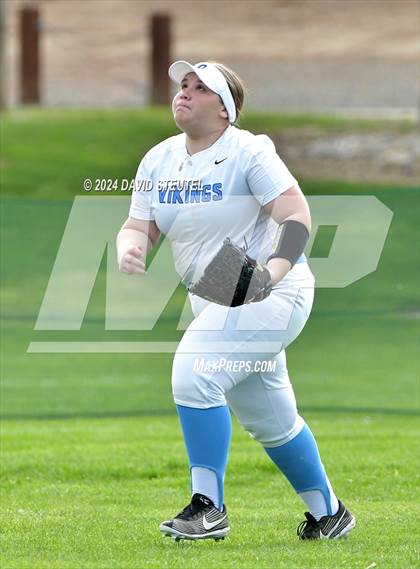 Thumbnail 3 in Roseville vs. Oakmont (Stephanie LeDoux Tournament) photogallery.