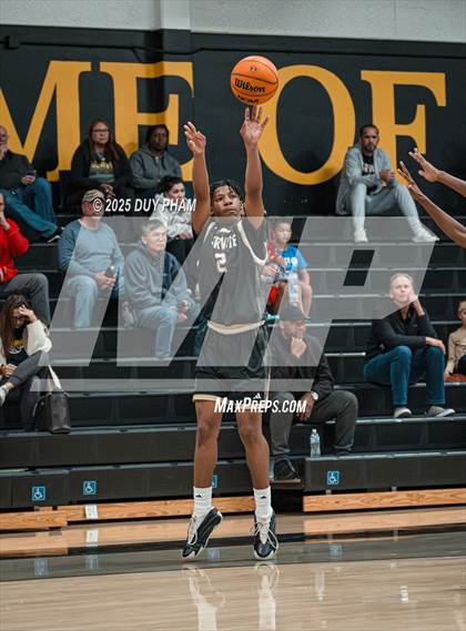 Thumbnail 1 in Damien vs. Servite photogallery.