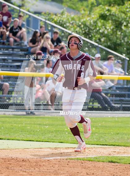 Thumbnail 2 in Warwick vs Kingston (Section 9 Class AA Final) photogallery.