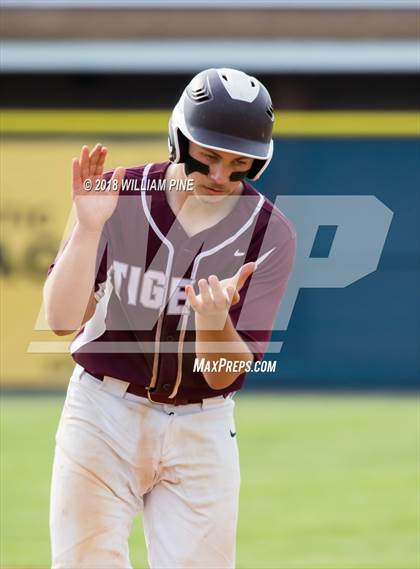 Thumbnail 3 in Warwick vs Kingston (Section 9 Class AA Final) photogallery.