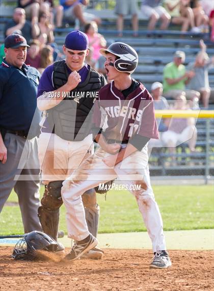 Thumbnail 1 in Warwick vs Kingston (Section 9 Class AA Final) photogallery.