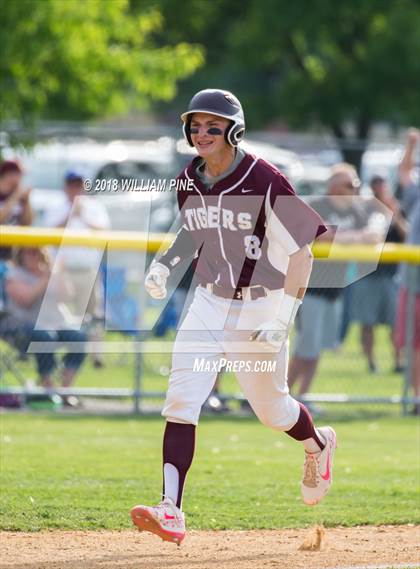 Thumbnail 2 in Warwick vs Kingston (Section 9 Class AA Final) photogallery.
