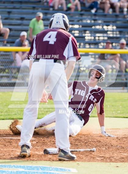 Thumbnail 1 in Warwick vs Kingston (Section 9 Class AA Final) photogallery.