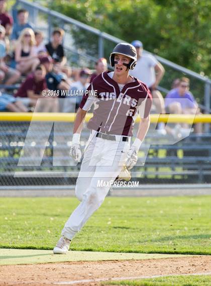 Thumbnail 2 in Warwick vs Kingston (Section 9 Class AA Final) photogallery.