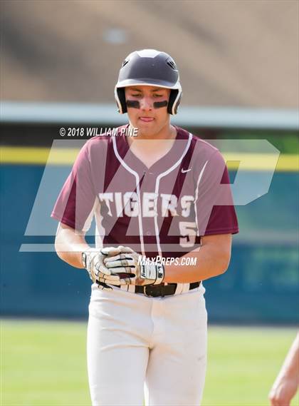 Thumbnail 2 in Warwick vs Kingston (Section 9 Class AA Final) photogallery.