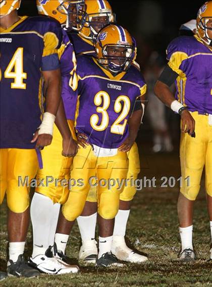 Thumbnail 3 in Lynwood vs. Palisades photogallery.