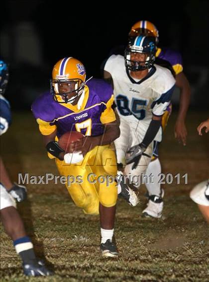 Thumbnail 3 in Lynwood vs. Palisades photogallery.