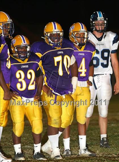 Thumbnail 1 in Lynwood vs. Palisades photogallery.